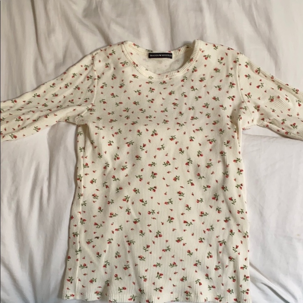 BRANDY MELVILLE FLOWER WAFFLE LONG SLEEVE